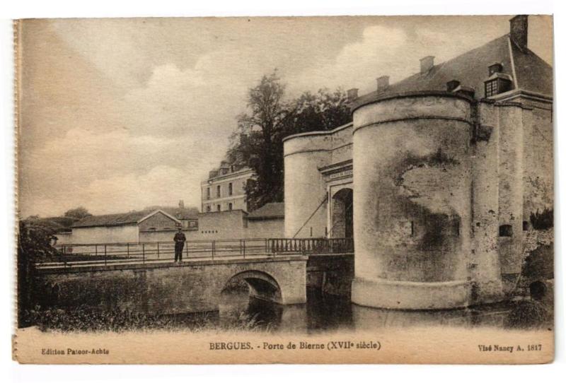 Carte postale ancienne Bergues - Porte de bierne