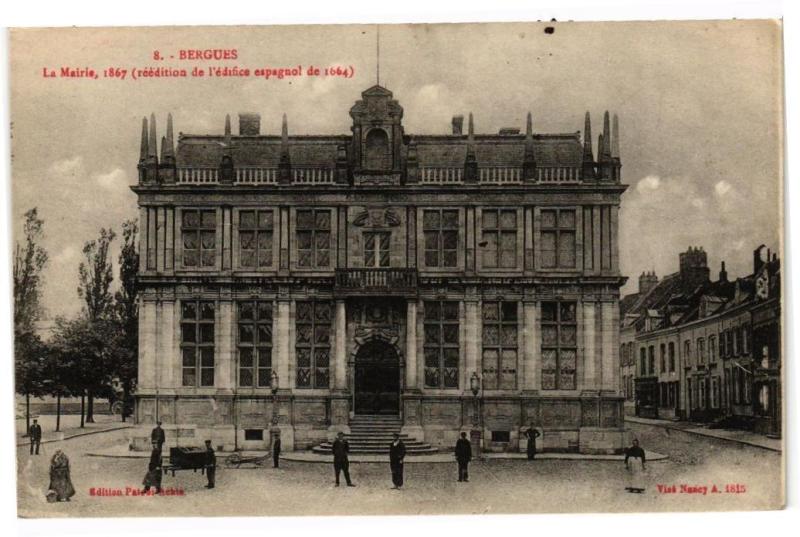 Carte postale ancienne Bergues - La mairie