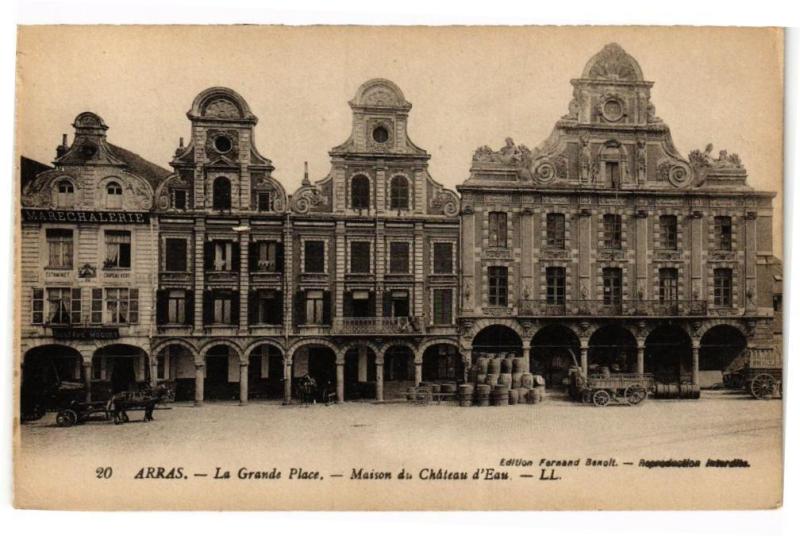 Carte postale ancienne Arras - La grande place à Arras
