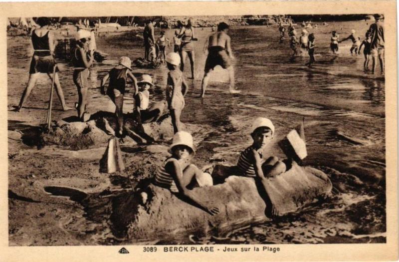 Carte postale ancienne Berck-Plage - Jeux sur la Plage à Berck