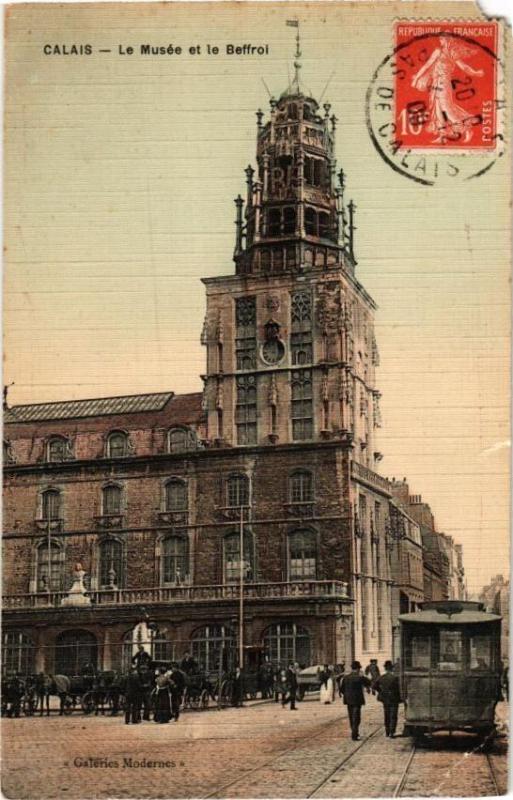 Carte postale ancienne Calais - Le Musée et le Beffroi à Calais