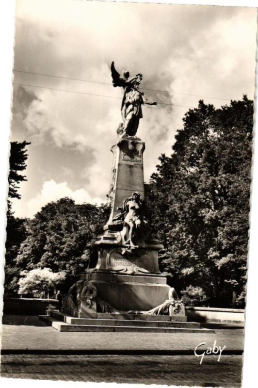 Carte postale ancienne Calais - Monument du Souvenir Francais à Calais