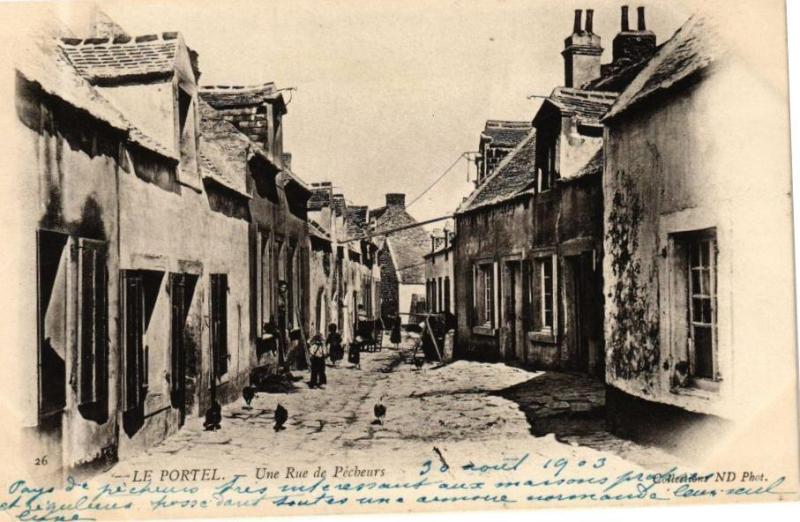 Carte postale ancienne Le Portel - Une Rue de Pécheurs au Portel