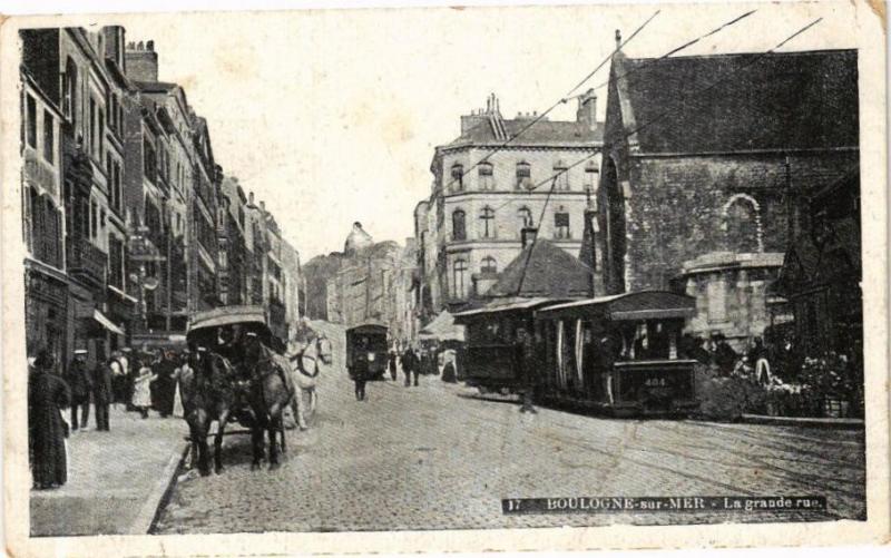 Carte postale ancienne Boulogne-sur-Mer - La grande rue à Boulogne-sur-Mer