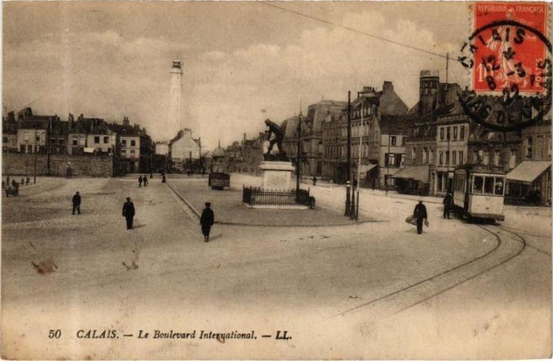 Carte postale ancienne Calais - Le Boulevard International à Calais