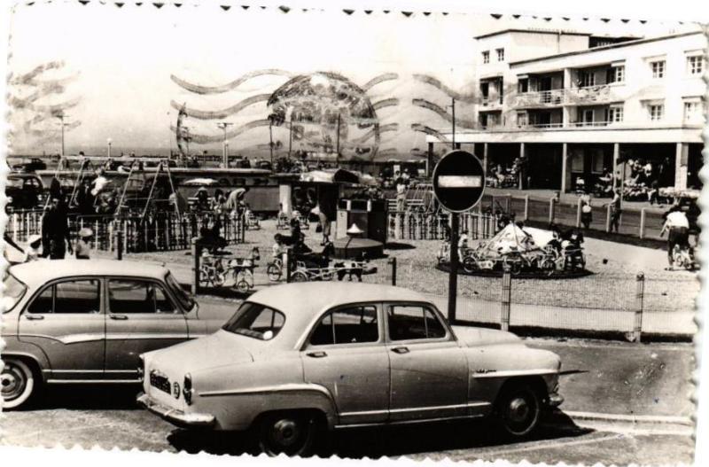 Carte postale ancienne Berck-Plage - L'entonnoir à Berck