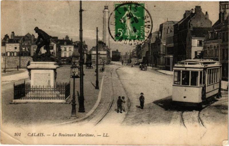 Carte postale ancienne Calais - Le Boulevard Maritime à Calais