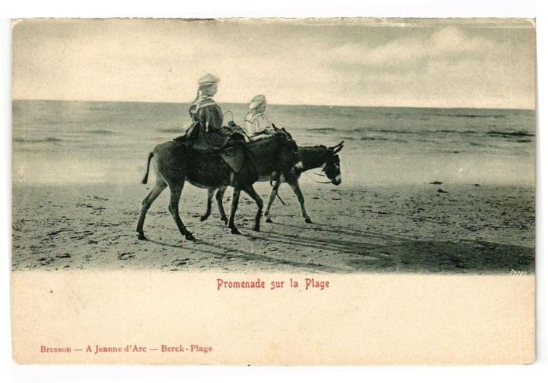 Carte postale ancienne Promenade sur la plage