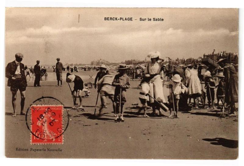 Carte postale ancienne Berck-Plage - Sur la sable à Berck