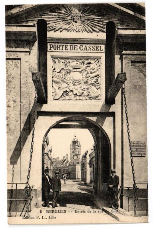 Carte postale ancienne Bergues - Entrée de la rue du sud
