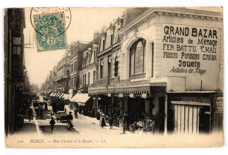Carte postale ancienne Berck - Rue Carnot et le bazar à Berck