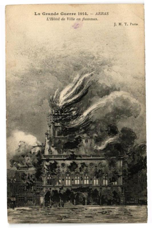 Carte postale ancienne Arras - L'Hotel de Ville en flammes à Arras