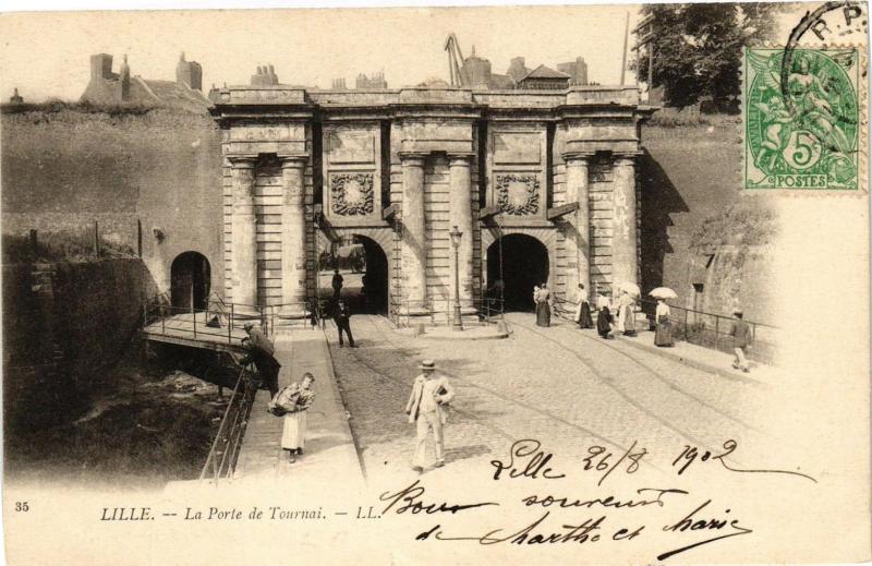 Carte postale ancienne Lille-La Porte de Tournai à Lille