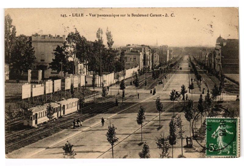 Carte postale ancienne Lille - Vue panoramique sur le Boulevard Carnot à Lille