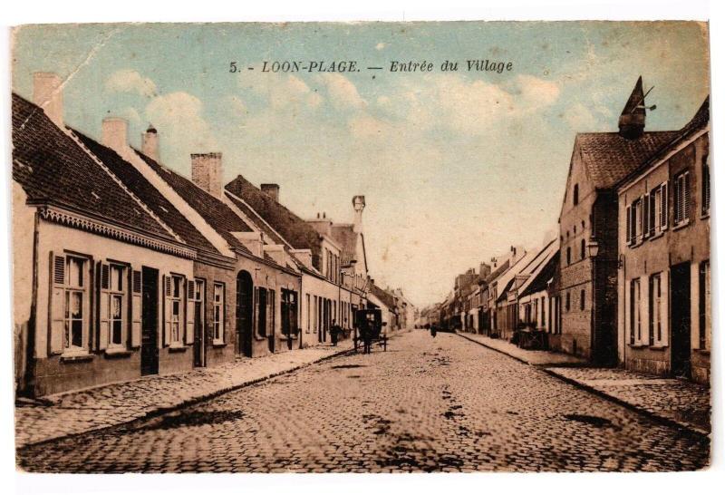 Carte postale ancienne Loon - Plage - Entrée du village à Loon-Plage