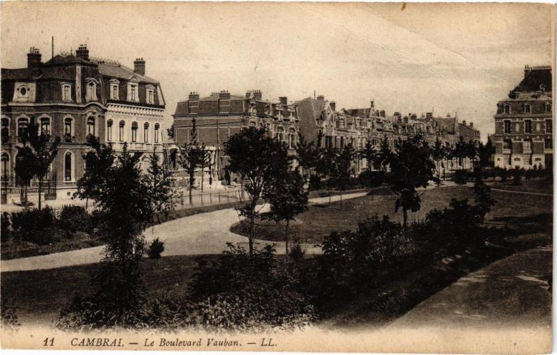 Carte postale ancienne Cambrai - Le Boulevard Vauban à Cambrai