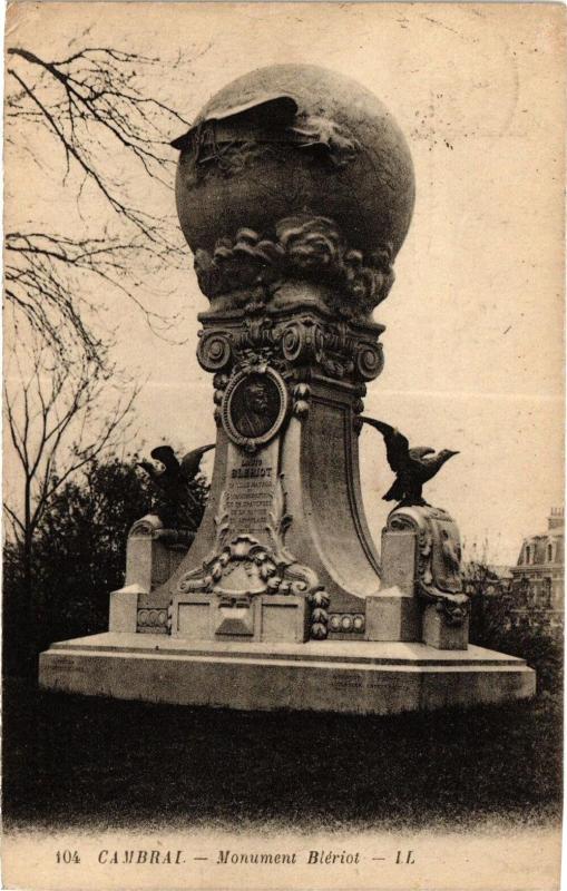 Carte postale ancienne Cambrai - Monument Bleriot à Cambrai