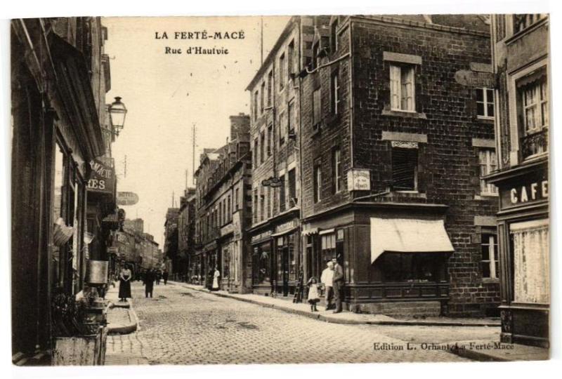 Carte postale ancienne La Ferte Mace - Rue d'hautive à La Ferté Macé