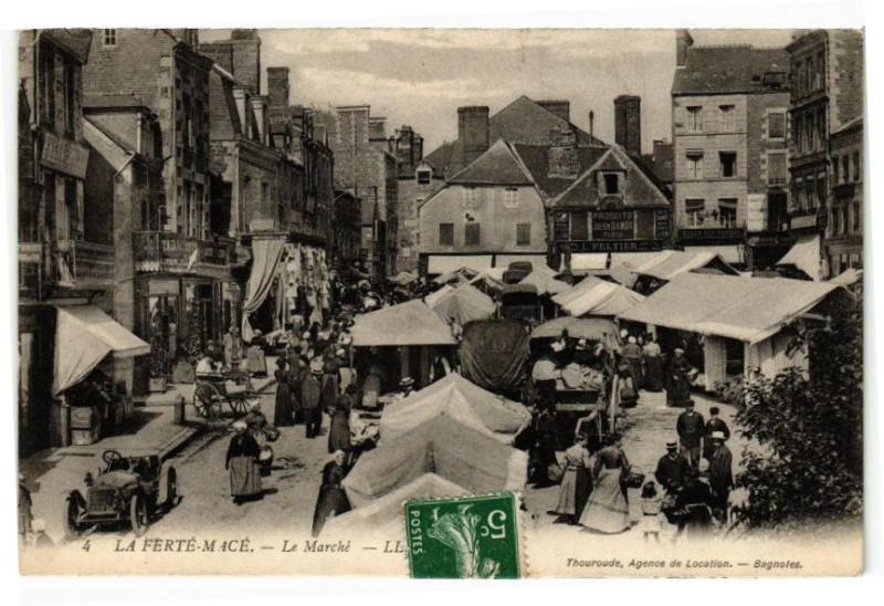 Carte postale ancienne La Ferte Mace - Le marche à La Ferté Macé