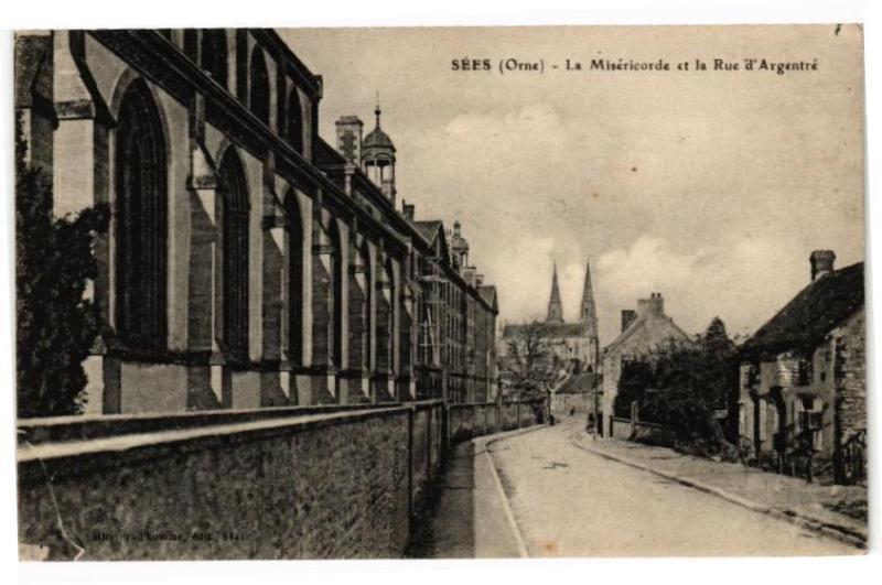 Carte postale ancienne Sees - La Miséricorde et la Rue d'Argentré à Sées