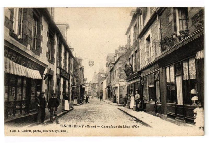 Carte postale ancienne Tinchbray - Carrefour du lion