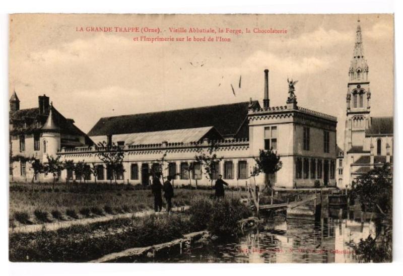 Carte postale ancienne La Grande Trappe - Vieille Abbatiale, la Forge, la Chocolaterie