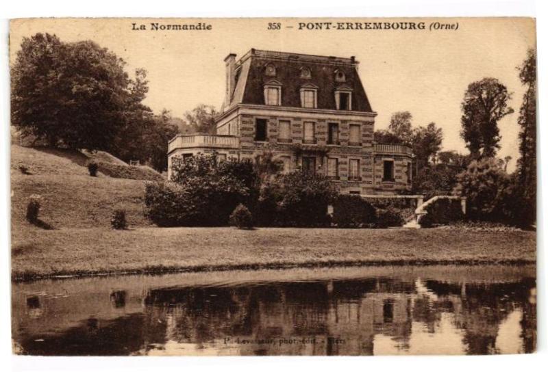 Carte postale ancienne Perrou - L'orphelinat des garcons à Perrou