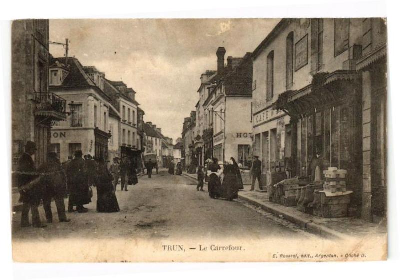 Carte postale ancienne Trun - Le carrefour à Trun