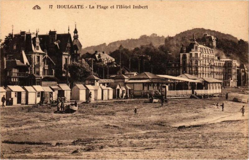 Carte postale ancienne Houlgate - La Plage et l'Hotel à Houlgate