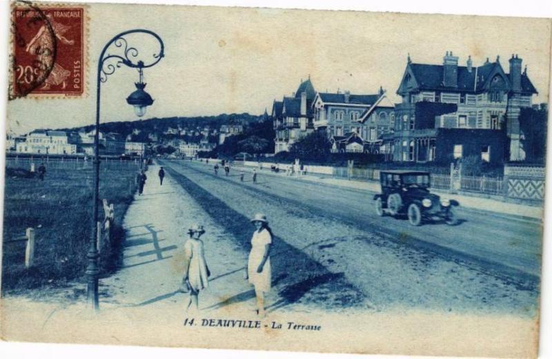 Carte postale ancienne Deauville - La Terrasse à Deauville