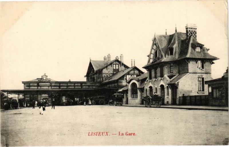 Carte postale ancienne Lisieux - La Gare à Lisieux