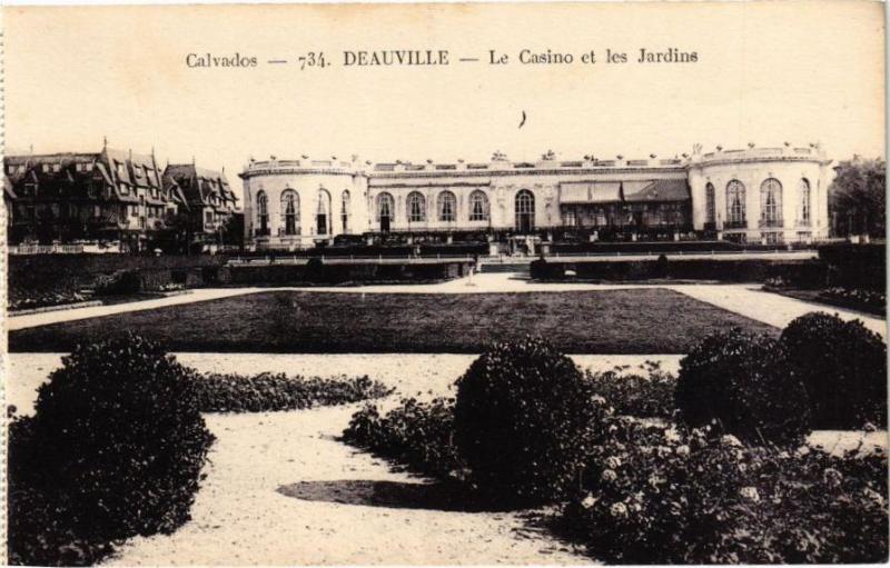 Carte postale ancienne Deauville - Le Casino et les Jardins à Deauville