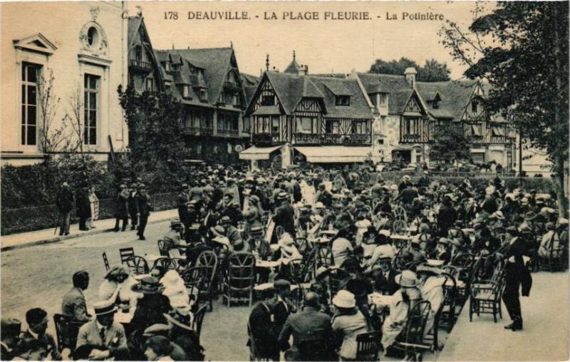 Carte postale ancienne Deauville - La Plage Fleurie à Deauville