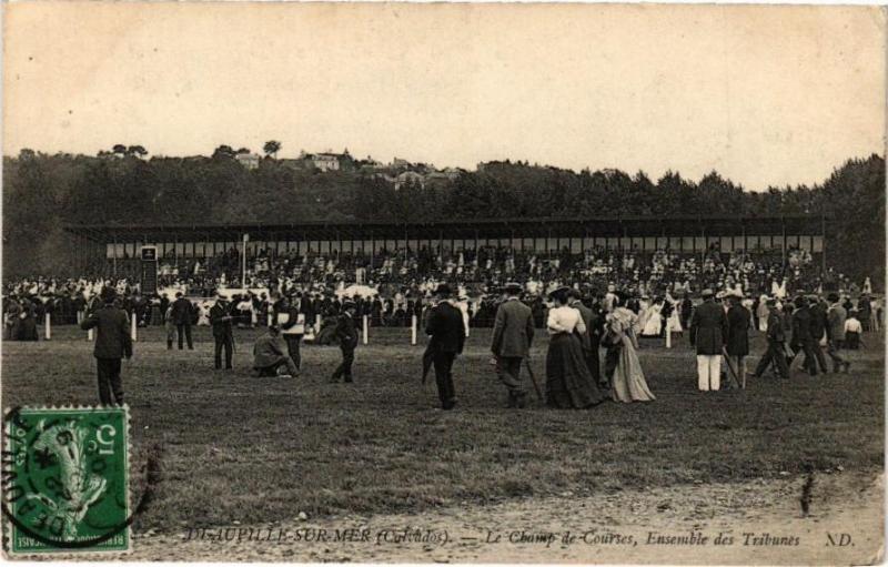 Carte postale ancienne Deauville-sur-Mer - Le Champ de Courses à Deauville