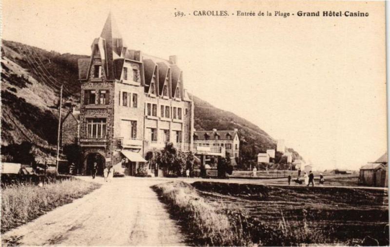 Carte postale ancienne Carolles - Entrée de la Plage - Grand Hotel Casino à Carolles