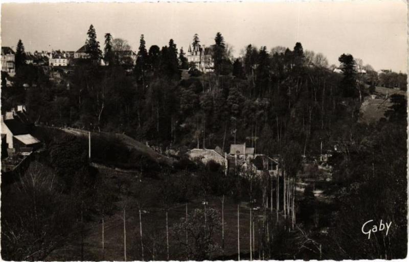 Carte postale ancienne Saint-James - La Vallée du Beuvron et le Chateau de la... à Saint-James