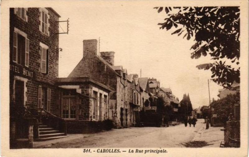 Carte postale ancienne Carolles - La Rue principale à Carolles