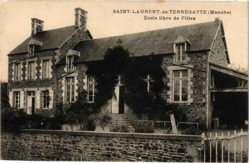 Carte postale ancienne Saint-Laurent-de-Terregatte - Ecole libre de Filles à Saint-Laurent-de-Terregatte