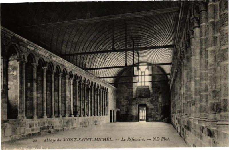 Carte postale ancienne Abbaye du Mont-Saint-Michel - Le Réfectoire