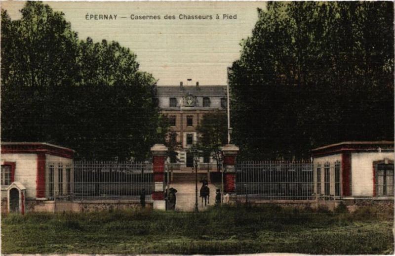 Carte postale ancienne Epernay - Casernes des Chasseurs a Pied à Épernay