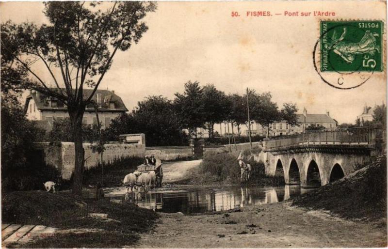 Carte postale ancienne Fismes - Pont sur l'Ardre à Fismes