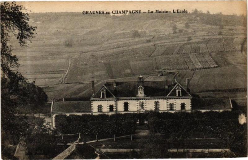 Carte postale ancienne Grauves-en-Champagne - La Mairie - L'Ecole à Grauves