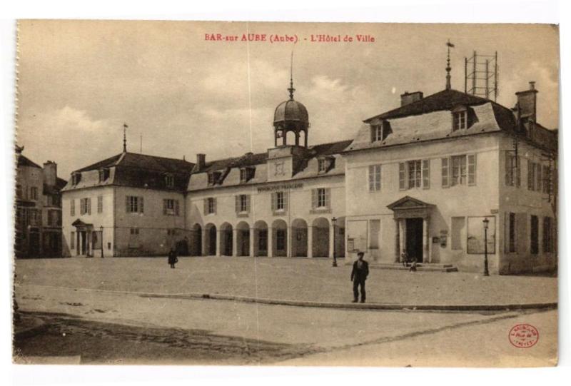 Carte postale ancienne Bar-sur-Aube - L'hotel de ville à Bar-sur-Aube