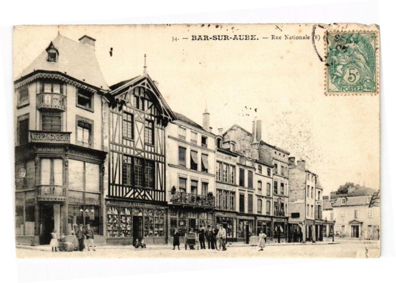 Carte postale ancienne Bar-sur-Aube - Rue nationale à Bar-sur-Aube