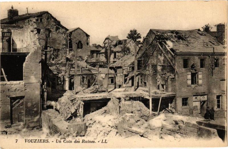 Carte postale ancienne Vouziers - Un Coin des Ruines à Vouziers
