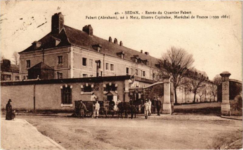 Carte postale ancienne Sedan - Entrée du Quartier Fabert à Sedan