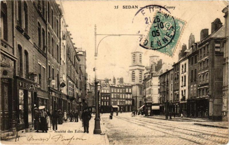 Carte postale ancienne Sedan - La Place Crussy à Sedan