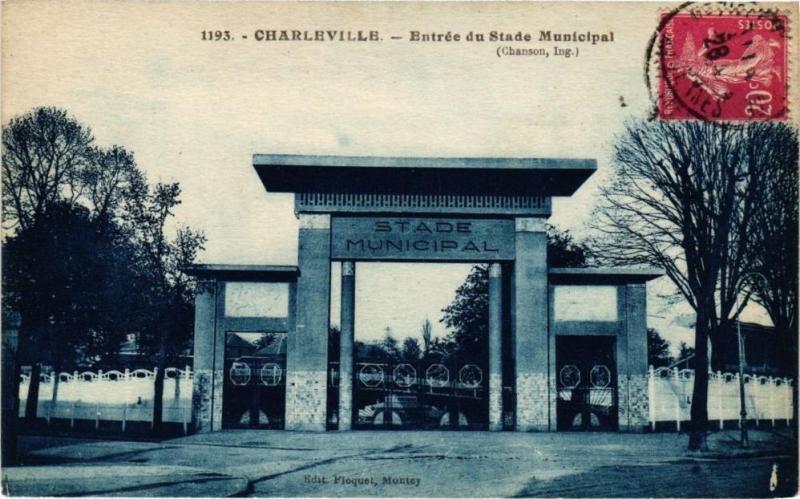 Carte postale ancienne Charleville - Entrée du Stade Municipal
