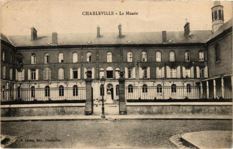 Carte postale ancienne Charleville - Le Musée