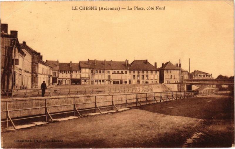 Carte postale ancienne Le Chesne - La Place coté Nord
